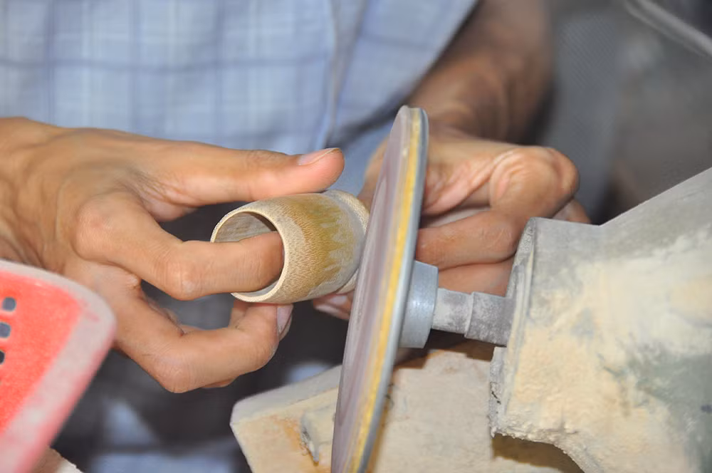 Tác phẩm nghệ thuật từ tre qua bàn tay khéo léo của chàng trai khuyết tật ảnh 11