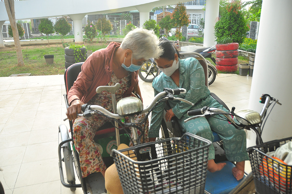 Trao quà Tết cho tiểu thương chợ nổi Cái Răng ảnh 8