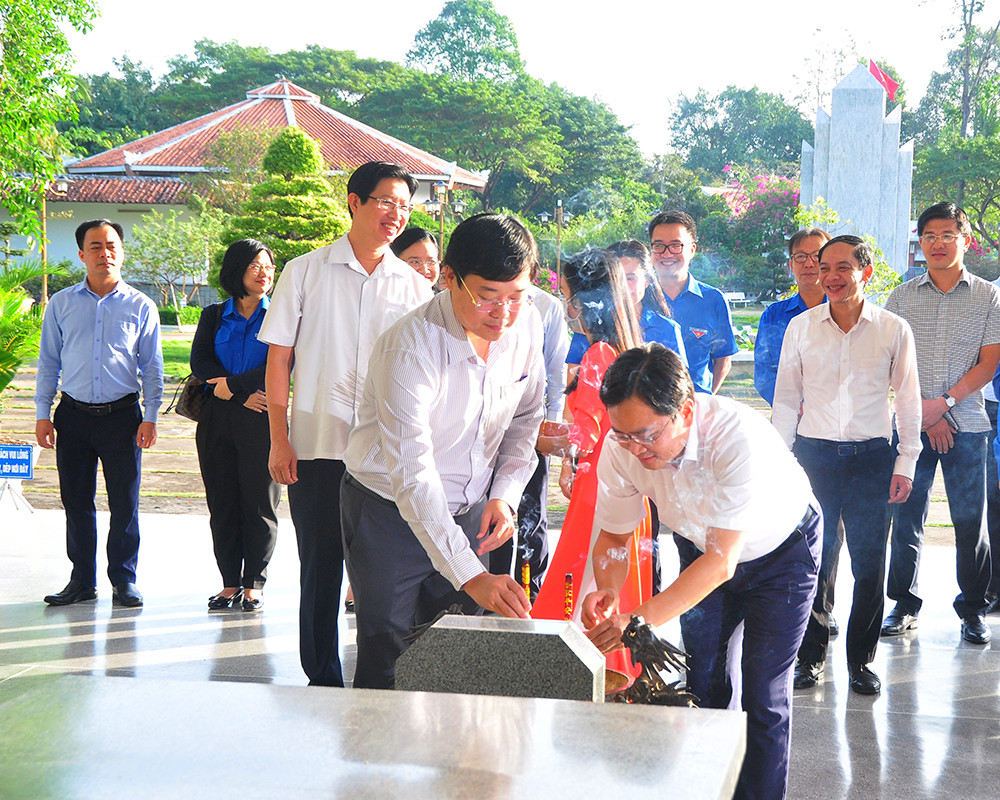 Tặng gần 1 tỷ đồng cho người dân Đồng Tháp vui xuân, đón tết ảnh 17