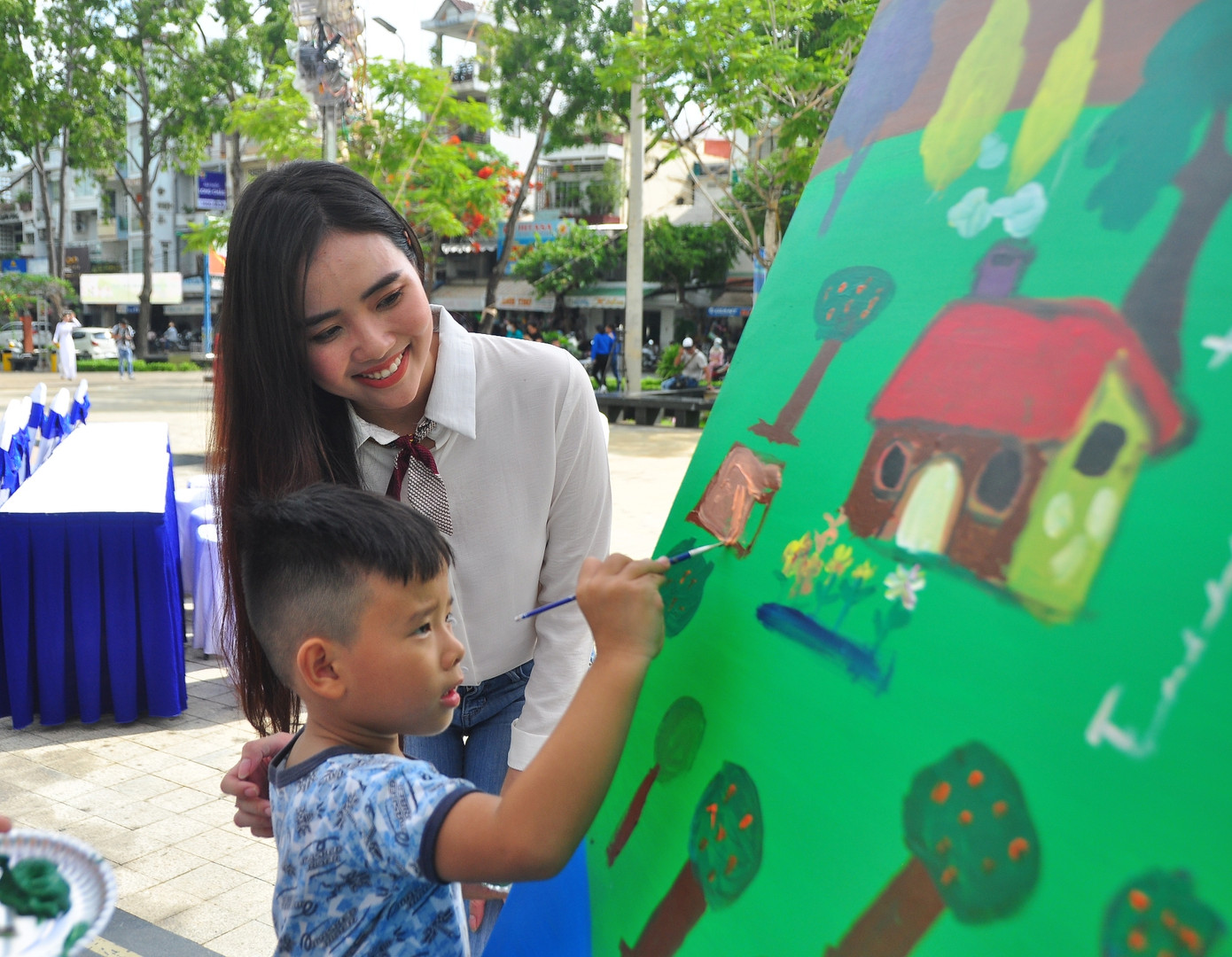 Sôi nổi ngày hội mang đồ nhựa đến đổi quà ảnh 11