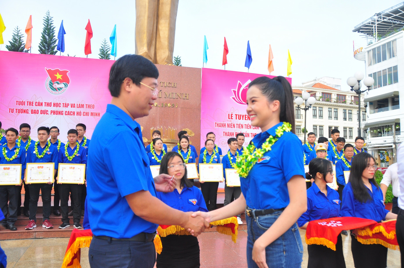Cần Thơ tuyên dương 79 thanh niên tiên tiến làm theo lời Bác ảnh 9