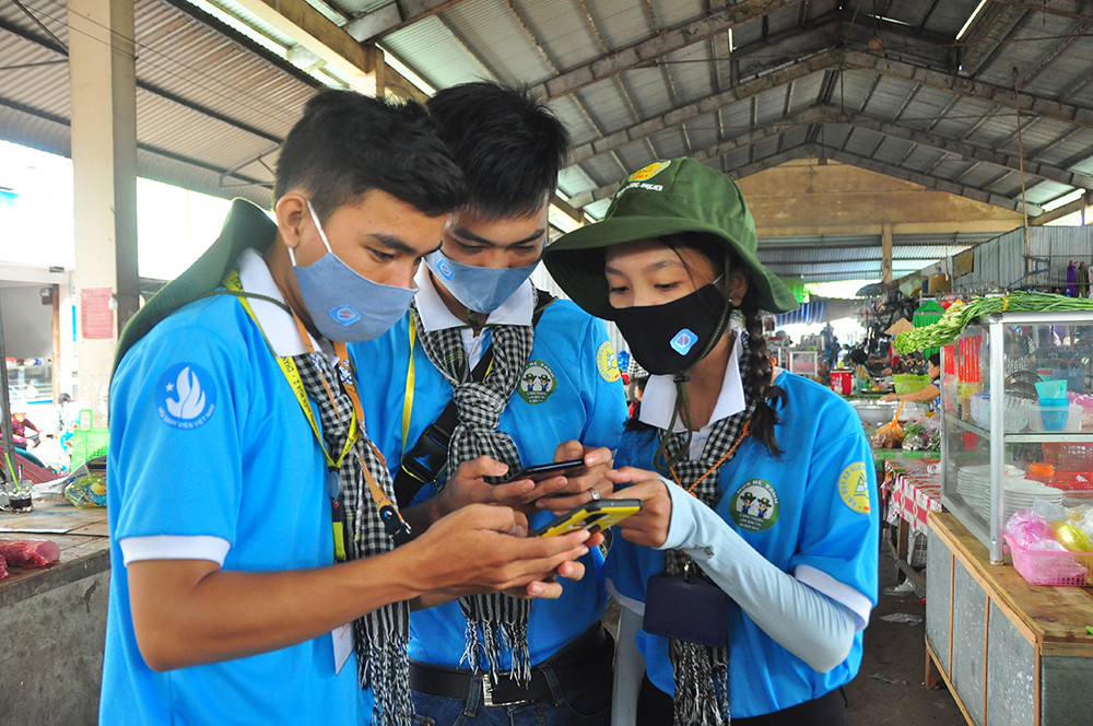 Chiến sỹ tình nguyện 'gõ từng nhà' tuyên truyền phòng dịch ở biên giới ảnh 10