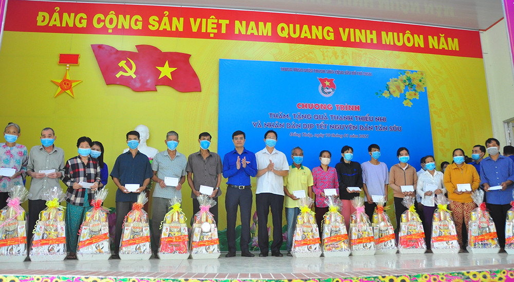 Tặng gần 1 tỷ đồng cho người dân Đồng Tháp vui xuân, đón tết ảnh 5