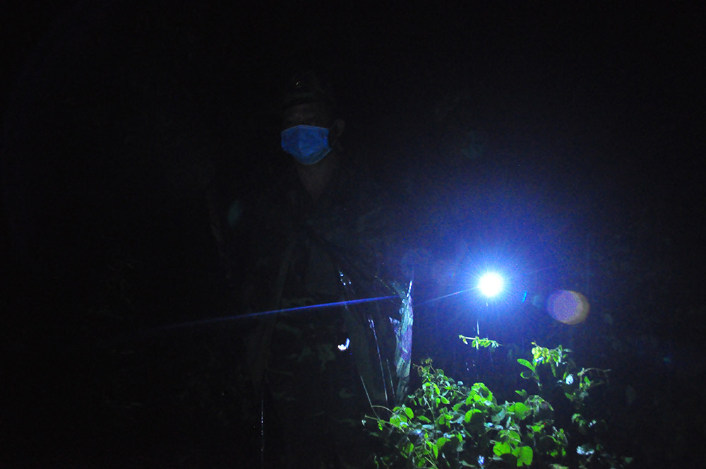 Chiến sỹ biên phòng trắng đêm phòng dịch nơi cửa ngõ biên cương ảnh 14