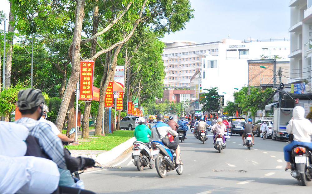 Đường phố Cần Thơ rợp bóng cờ hoa chào mừng Đại hội Đảng ảnh 4