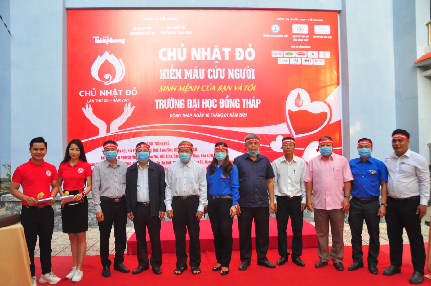 Hàng trăm bạn trẻ tham gia hiến máu tại trường ĐH Đồng Tháp ảnh 6