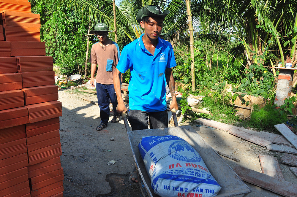 Cụm đồng bằng sông Tiền làm mới, sửa chữa trên 500 km đường nông thôn ảnh 3