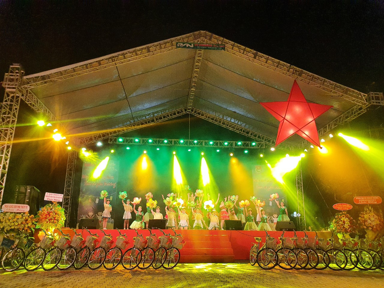 Hàng nghìn phần quà đến với trẻ em ĐBSCL vui Trung thu ảnh 3