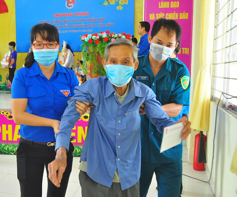 Tặng gần 1 tỷ đồng cho người dân Đồng Tháp vui xuân, đón tết ảnh 10