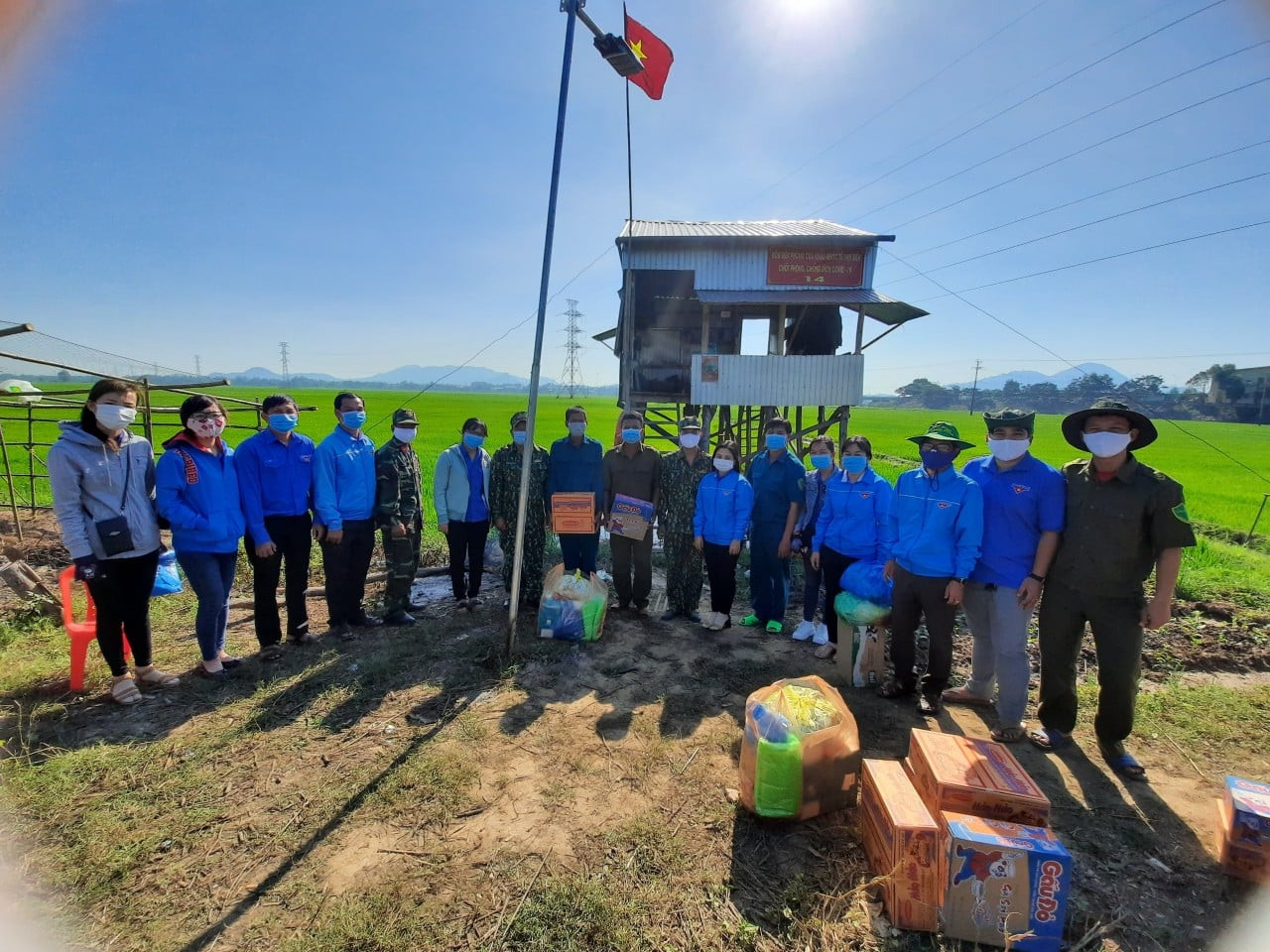  Tuổi trẻ An Giang 'thắp sáng biên cương' ngăn chặn COVID-19 ảnh 10