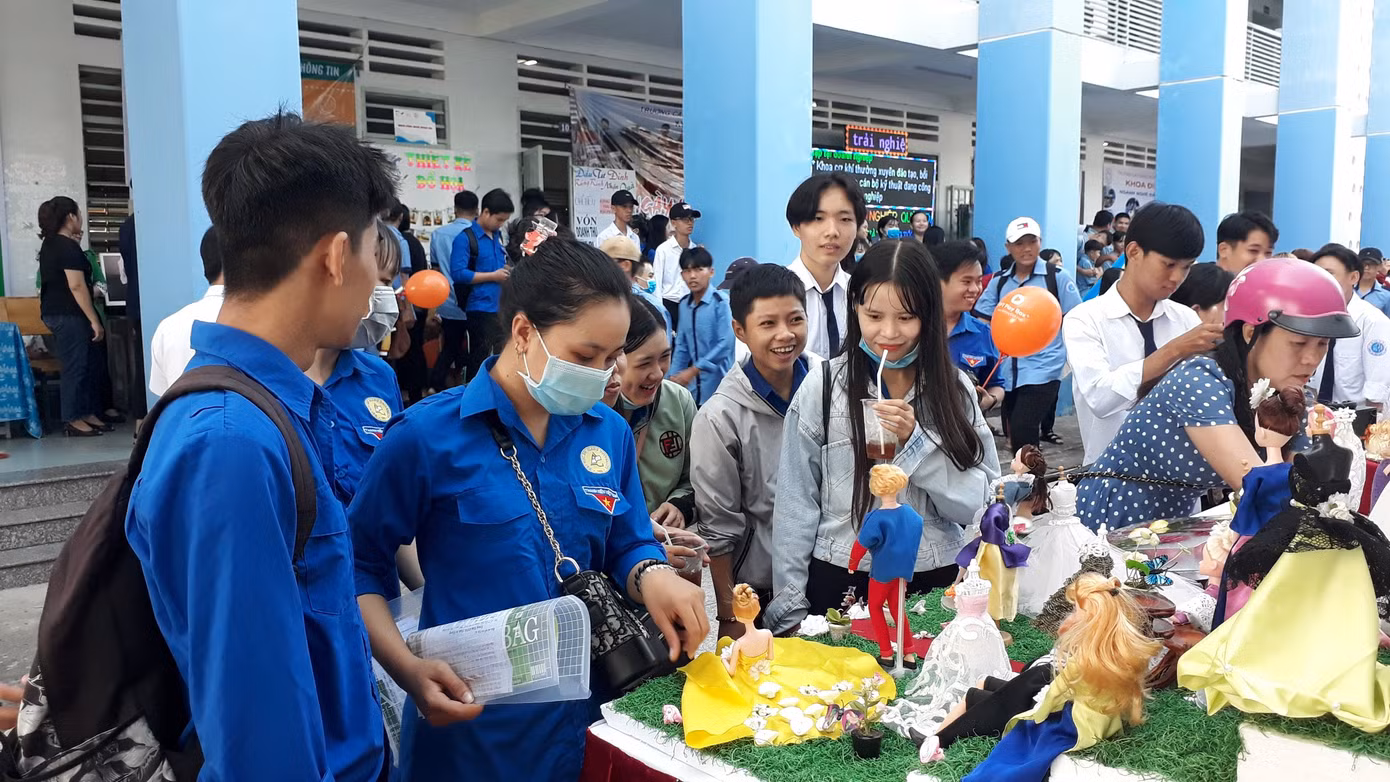 Sôi động ngày hội việc làm tại An Giang ảnh 5