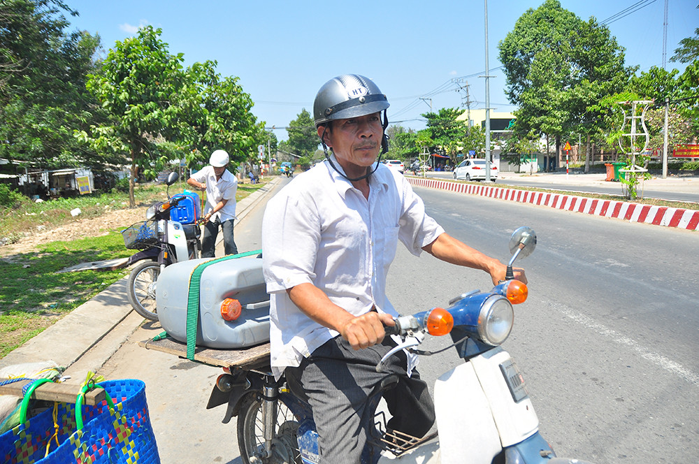 Giọt nước nghĩa tình giữa mùa hạn mặn ảnh 10