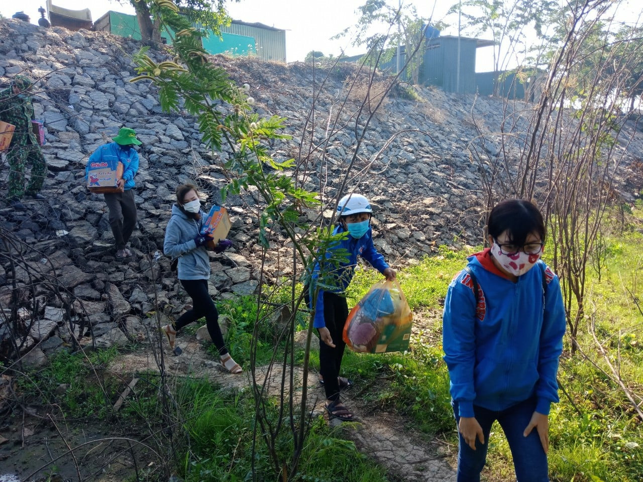  Tuổi trẻ An Giang 'thắp sáng biên cương' ngăn chặn COVID-19 ảnh 6