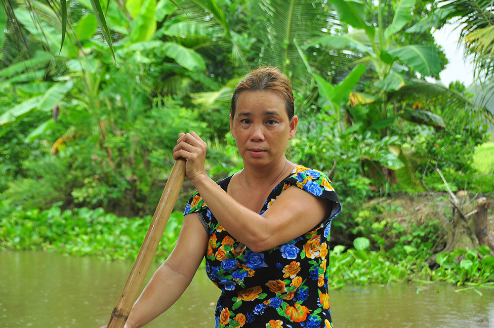 Độc đáo chiếc bè từ vỏ chai nhựa vừa bảo vệ môi trường vừa phục vụ đi lại ảnh 4