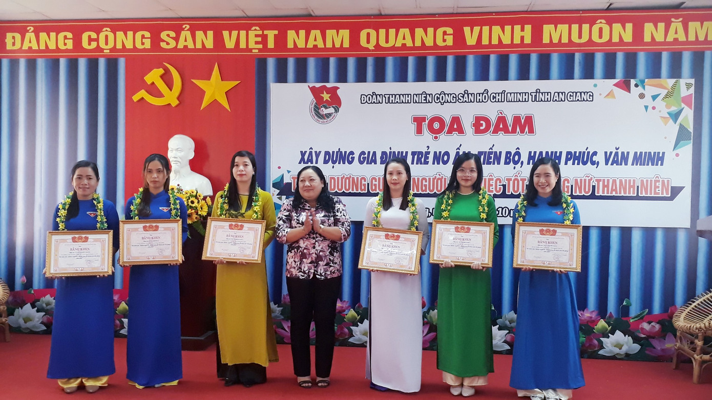 An Giang tuyên dương 14 gương nữ thanh niên điển hình tiên tiến ảnh 2