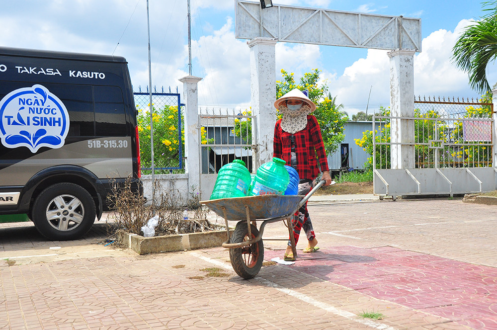 Tặng 3 hệ thống máy lọc nước nhiễm mặn Makano tại Cà Mau, Kiên Giang ảnh 10