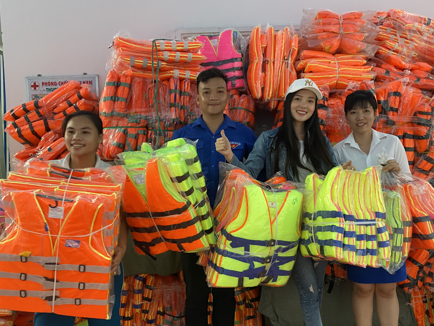 Chuyến xe của tuổi trẻ Cần Thơ đến với đồng bào miền Trung ảnh 5