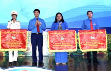 Gương mặt trẻ Việt Nam tiêu biểu dâng hương báo công các Vua Hùng ảnh 18