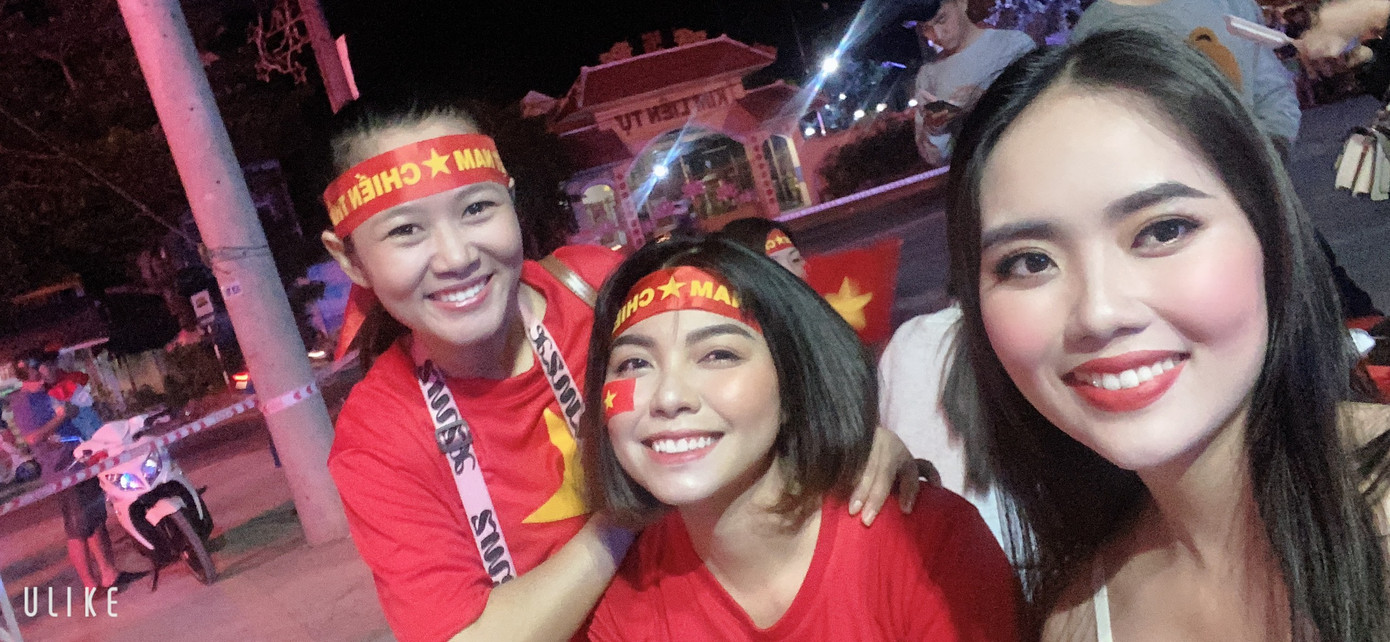 Bạn trẻ Tây Đô háo hức cổ vũ đội tuyển U22 Việt Nam ảnh 3