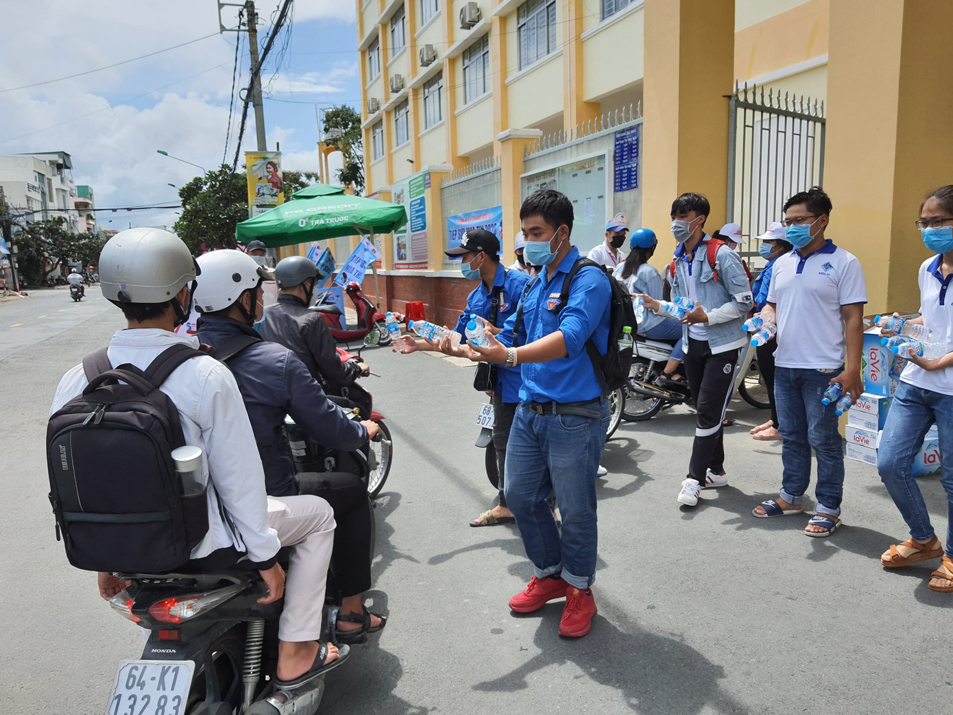 500 tình nguyện viên Cần Thơ tiếp sức 'sĩ tử' thi tốt nghiệp THPT ảnh 5