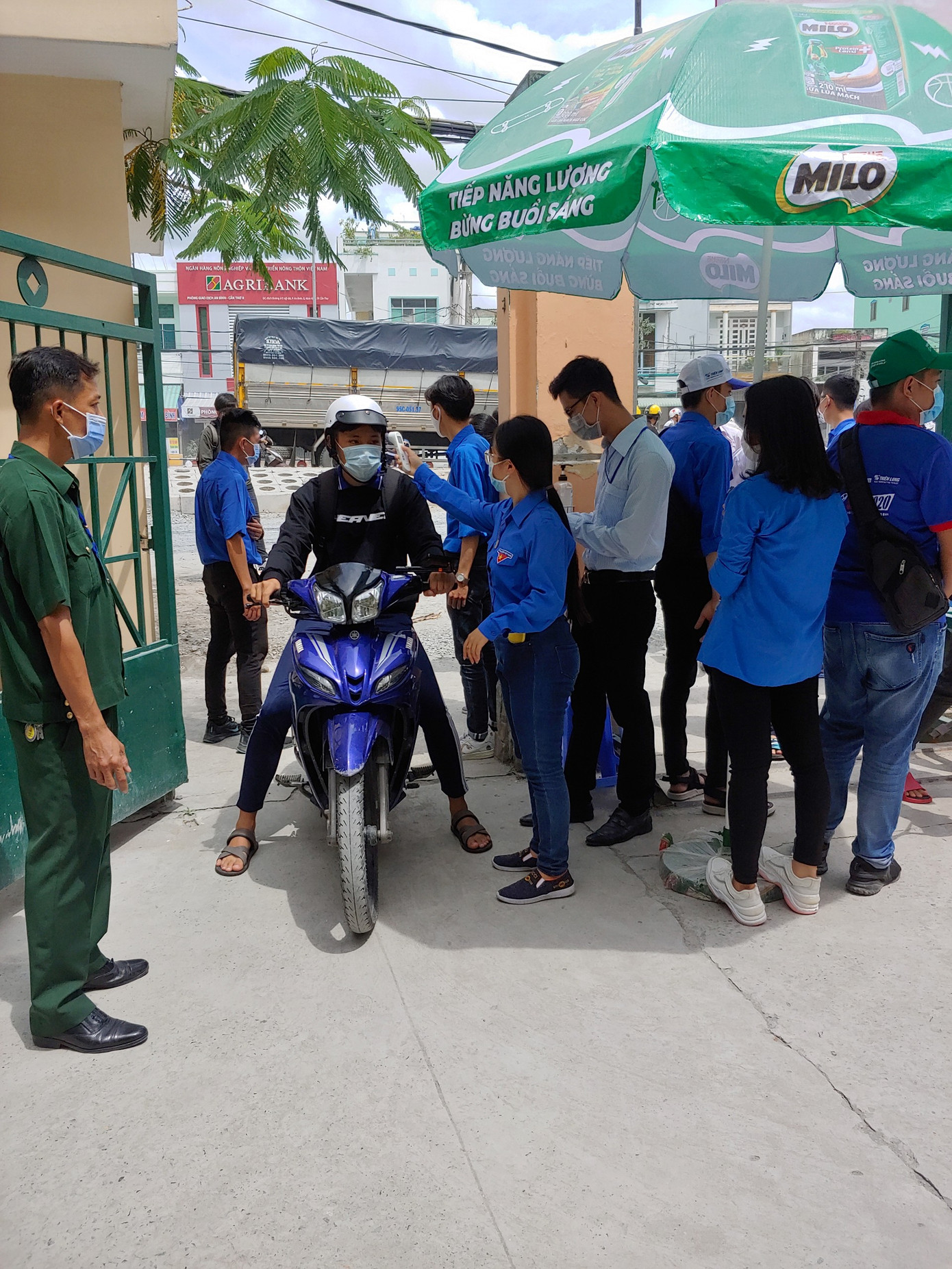 500 tình nguyện viên Cần Thơ tiếp sức 'sĩ tử' thi tốt nghiệp THPT ảnh 3