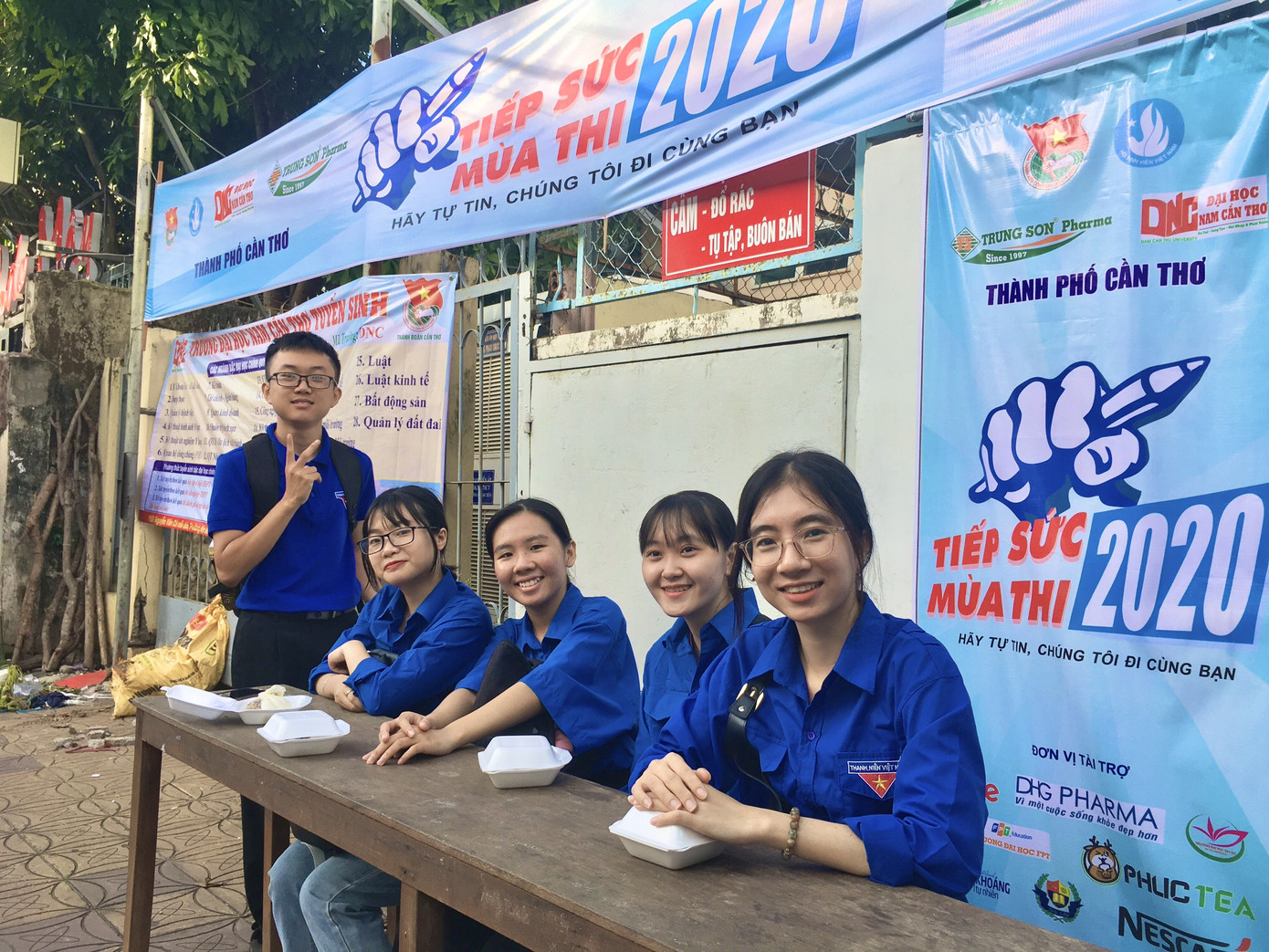 500 tình nguyện viên Cần Thơ tiếp sức 'sĩ tử' thi tốt nghiệp THPT ảnh 6