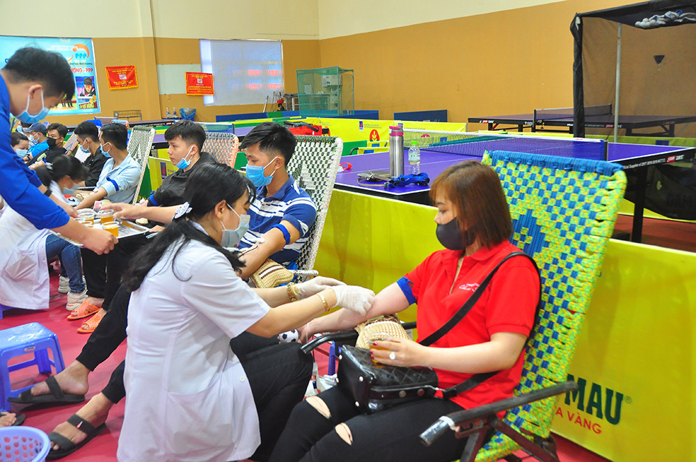 Tưng bừng Chủ nhật Đỏ tại Cà Mau ảnh 12