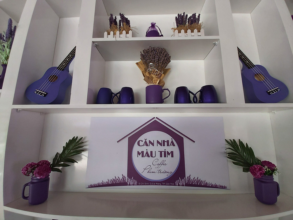 Căn nhà màu tím độc đáo ở Cần Thơ hút khách đến 'check-in' ảnh 2