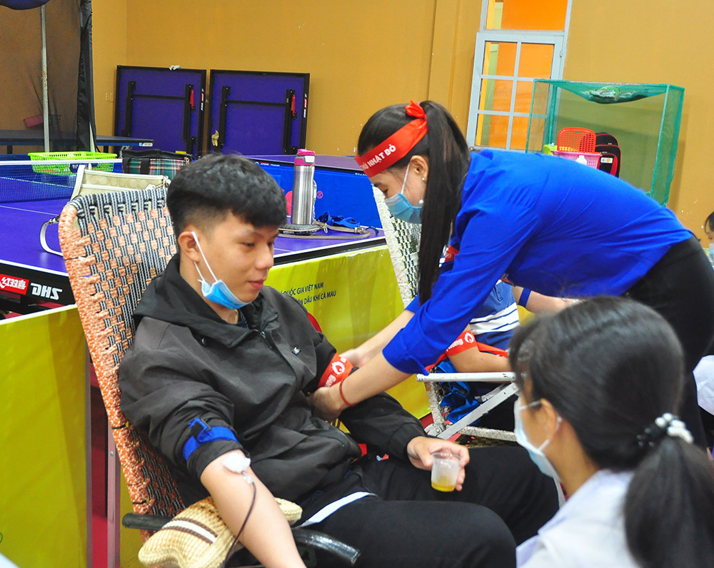 Tưng bừng Chủ nhật Đỏ tại Cà Mau ảnh 10