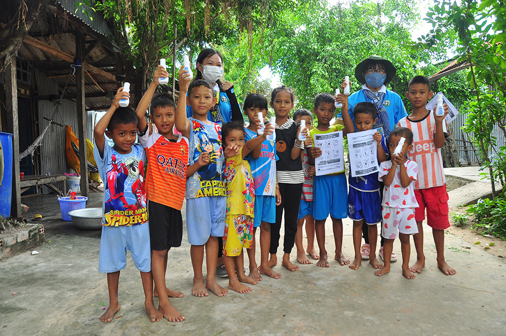 Chiến sỹ tình nguyện 'gõ từng nhà' tuyên truyền phòng dịch ở biên giới ảnh 18