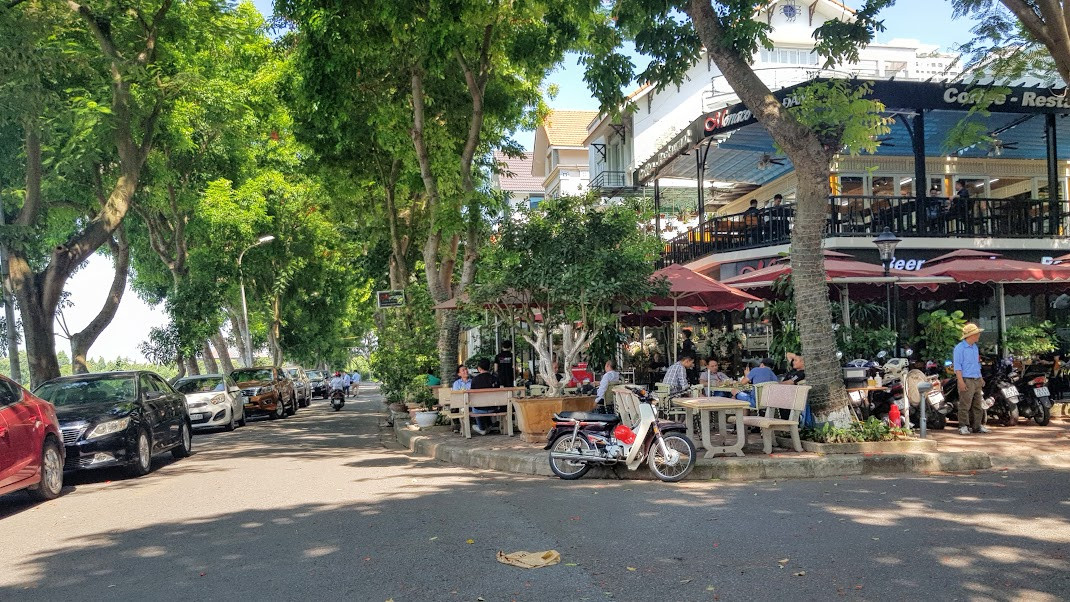 Cận cảnh biệt thự đô thị mẫu Hà Nội 'đua nhau' thay cây xanh, lát vỉa hè sai quy hoạch ảnh 28