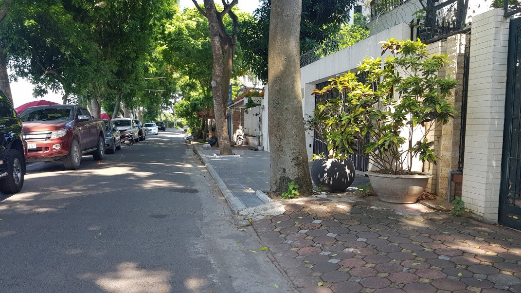 Cận cảnh biệt thự đô thị mẫu Hà Nội 'đua nhau' thay cây xanh, lát vỉa hè sai quy hoạch ảnh 10