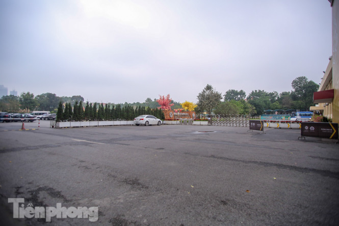 Di tích, đền chùa Hà Nội vắng lặng trong ngày mở lại ảnh 12