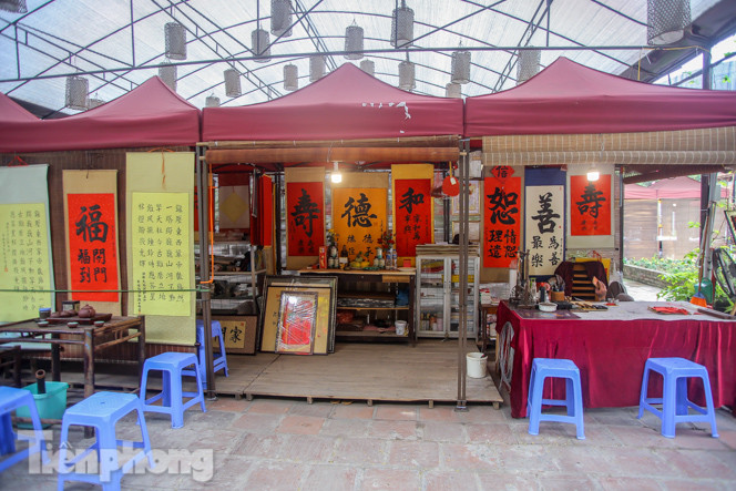 Di tích, đền chùa Hà Nội vắng lặng trong ngày mở lại ảnh 10