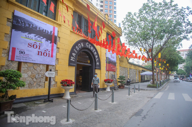 Di tích, đền chùa Hà Nội vắng lặng trong ngày mở lại ảnh 14