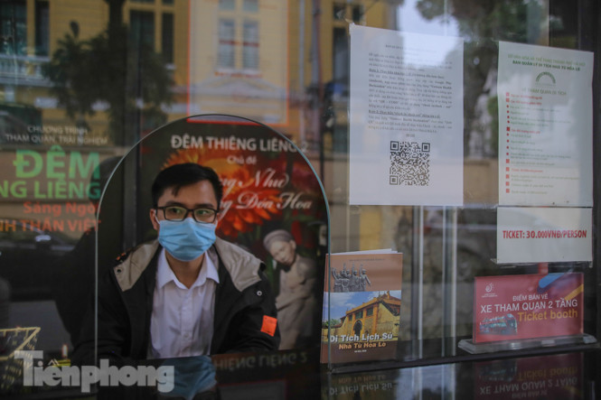 Di tích, đền chùa Hà Nội vắng lặng trong ngày mở lại ảnh 15