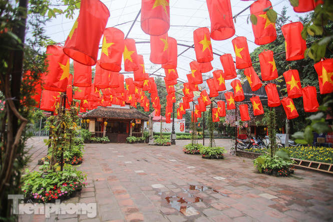 Di tích, đền chùa Hà Nội vắng lặng trong ngày mở lại ảnh 11