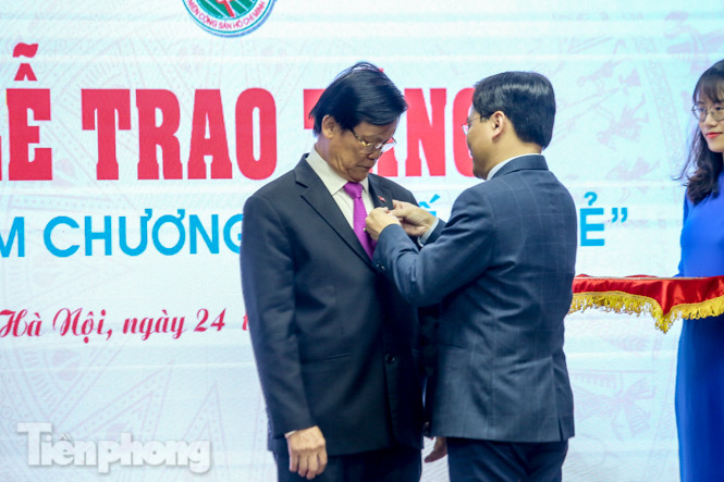 Trao Kỷ niệm chương 'Vì thế hệ trẻ' cho đồng chí Hà Ban ảnh 3