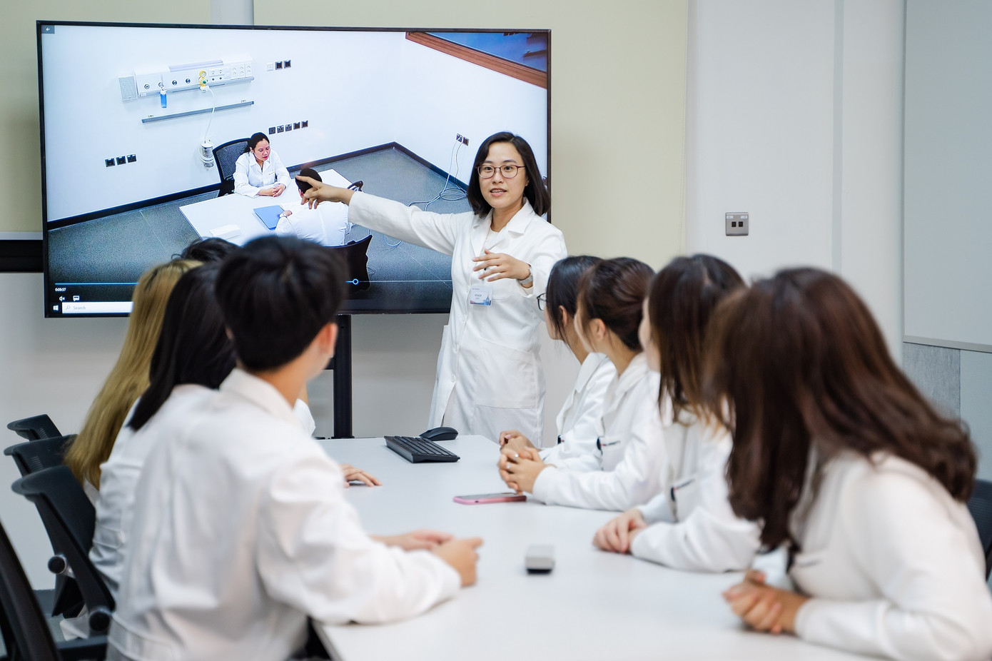 Điều dưỡng viên - 'Superman' đời thực và phần thưởng không mua được bằng tiền ảnh 1