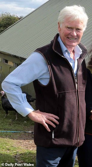 Bức tranh từng bị thanh lý bèo bọt được bán với giá 92 triệu USD ảnh 2