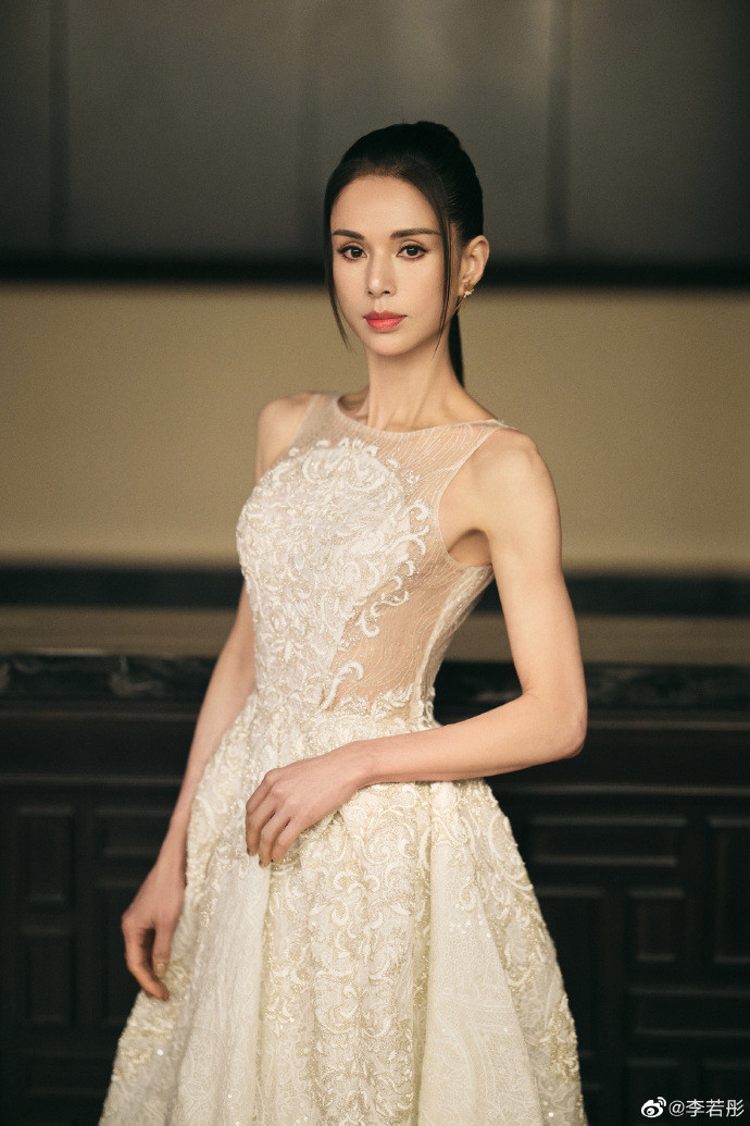 Lý Nhược Đồng tung ảnh mặc đồ bơi từ gần 30 năm trước gây ‘bão’ ảnh 2