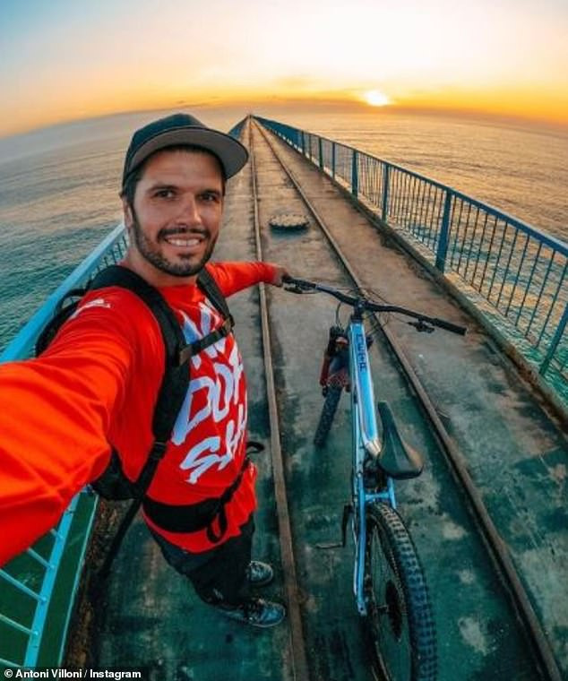 ‘Thót tim’ màn đạp xe trên thành cầu vài centimet của nam diễn viên ảnh 1