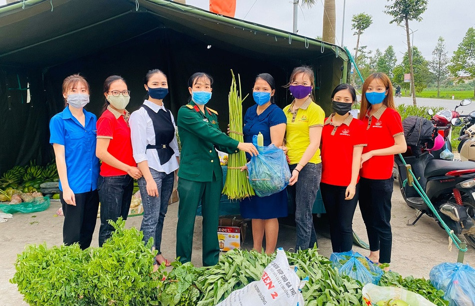 Những tấm lòng vàng mùa COVID - 19 ảnh 1