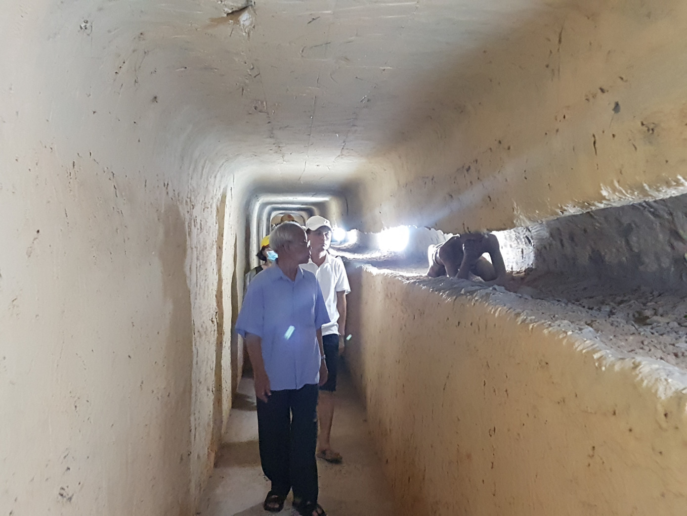 Hung thần thuở ấy tuổi đà chín tư ảnh 1