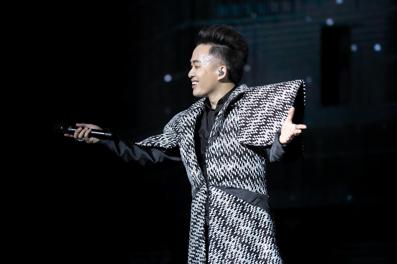 Một phiên bản Tùng Dương rất 'người' ảnh 1