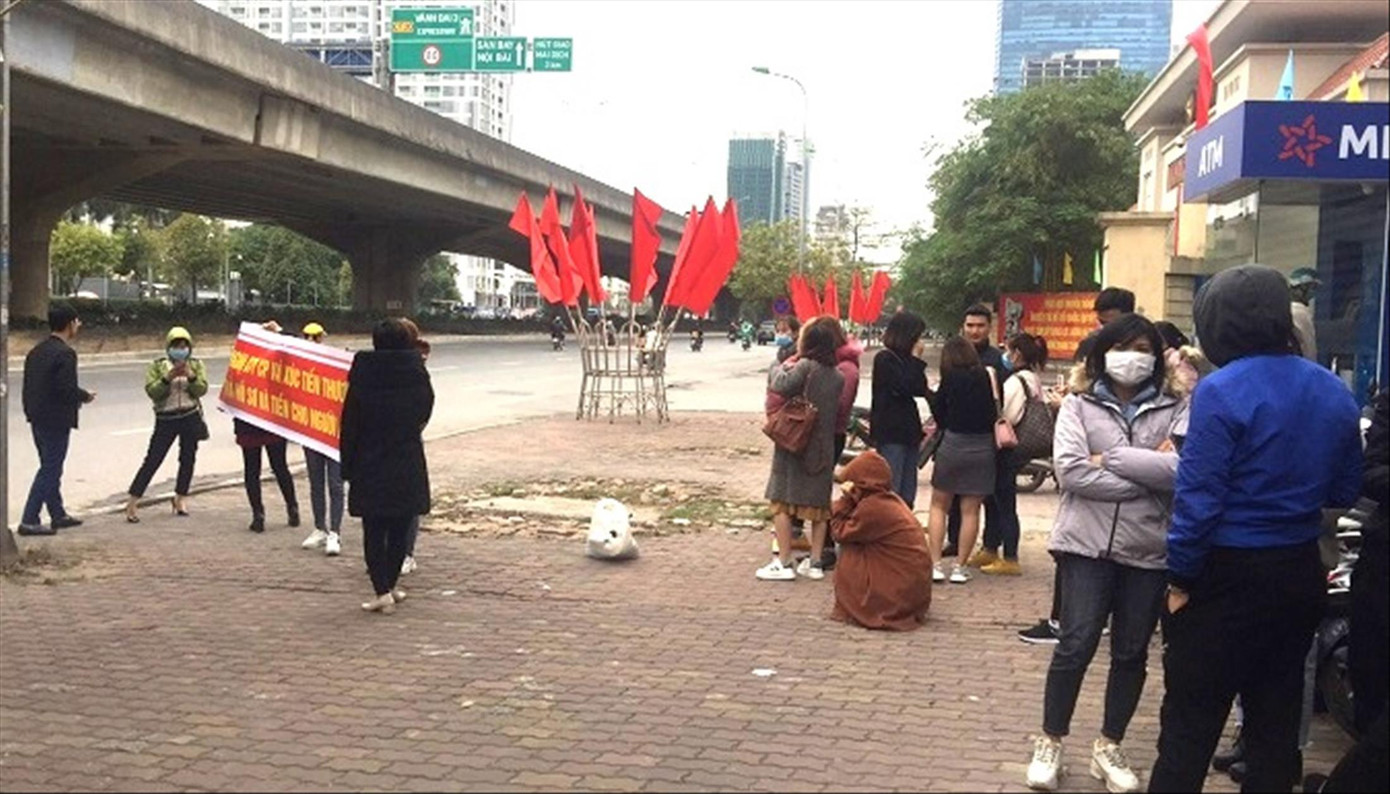 Môi giới xuất khẩu lao động bát nháo, người dân mất tiền ảnh 1