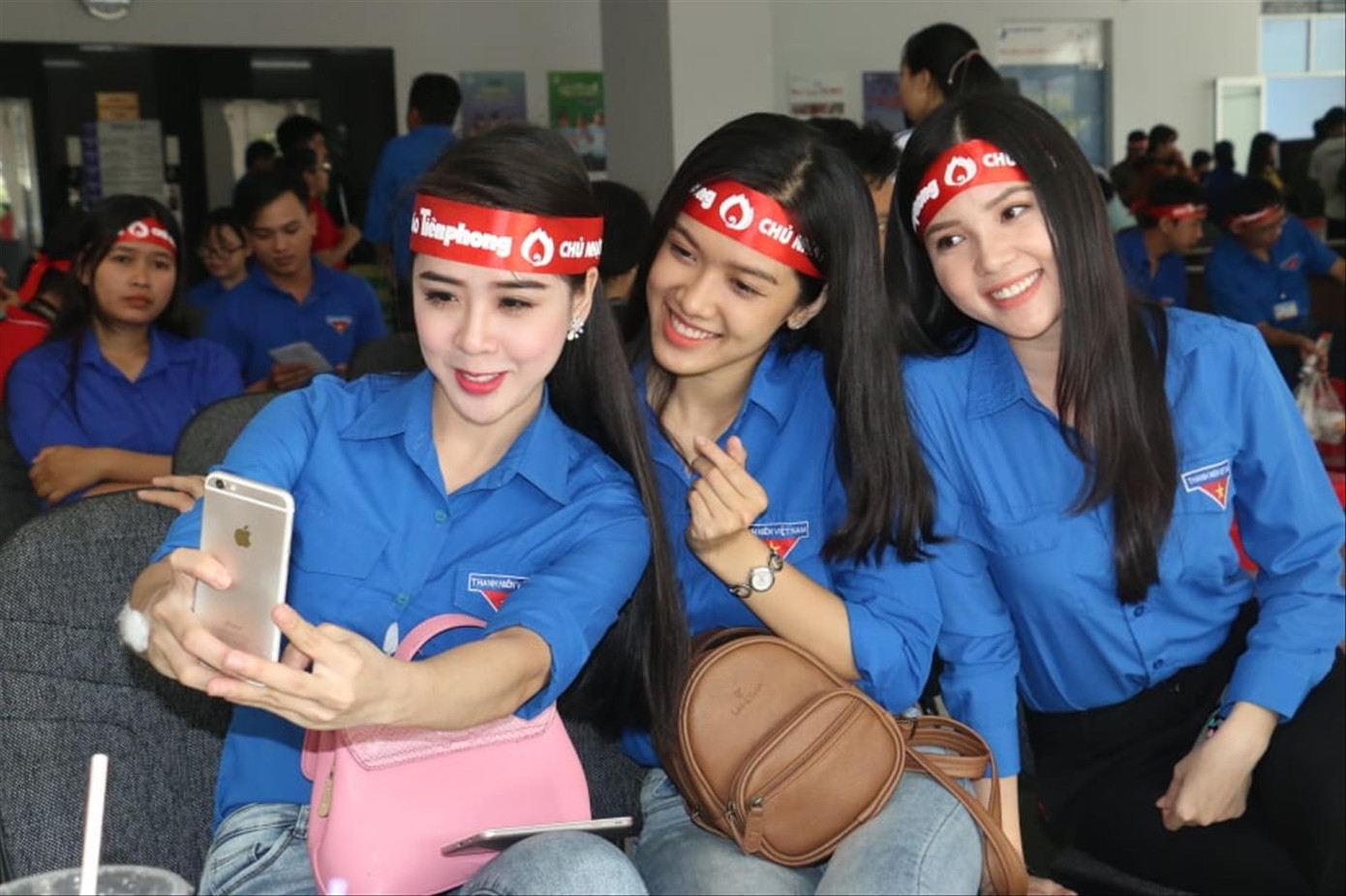 Những 'bóng hồng' mạnh mẽ trong Ngày hội hiến máu Chủ nhật Đỏ ảnh 8 Những 'bóng hồng' mạnh mẽ trong Ngày hội hiến máu Chủ nhật Đỏ ảnh 8