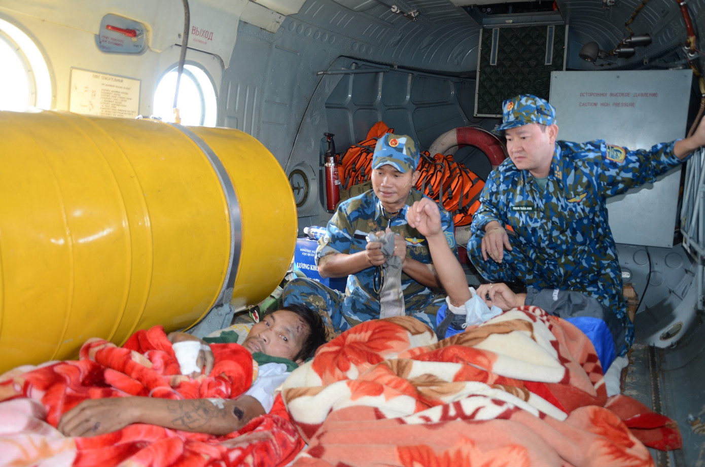 Những lần cất cánh cứu dân, tìm đồng đội ảnh 1