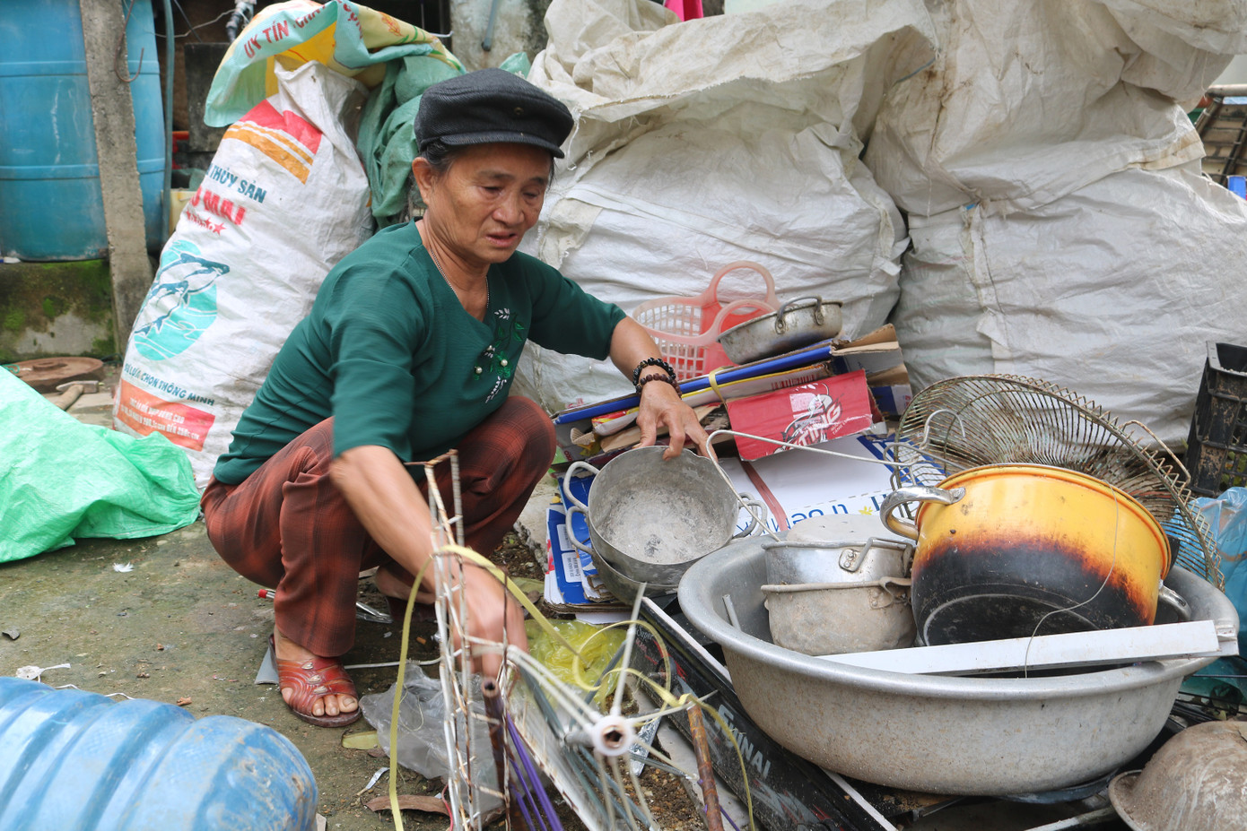 Chuyện ghi ở làng vọng phu: Nước mắt người mẹ già ảnh 1