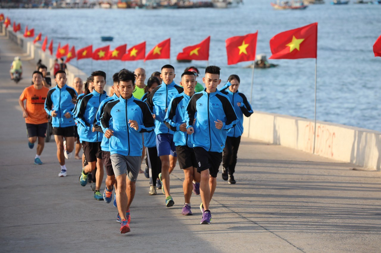 Tiền Phong Marathon mở hội ở Lý Sơn ảnh 1